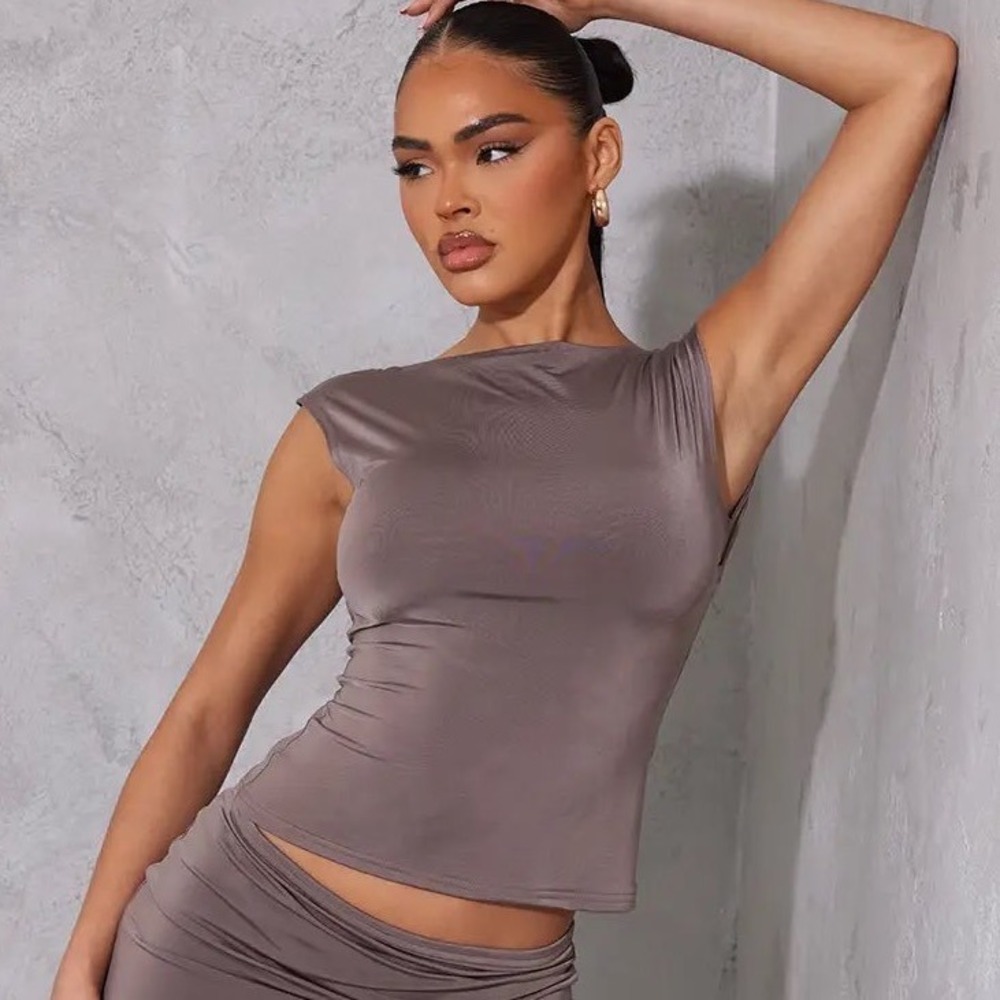 NEW! PrettyLittleThing Mocha Slinky Open Back Cap‎ Sleeve Longline Top US 2 NWT